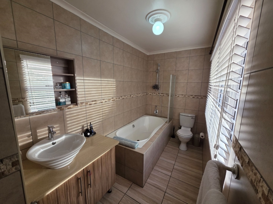 4 Bedroom Property for Sale in Pentagon Park Free State
